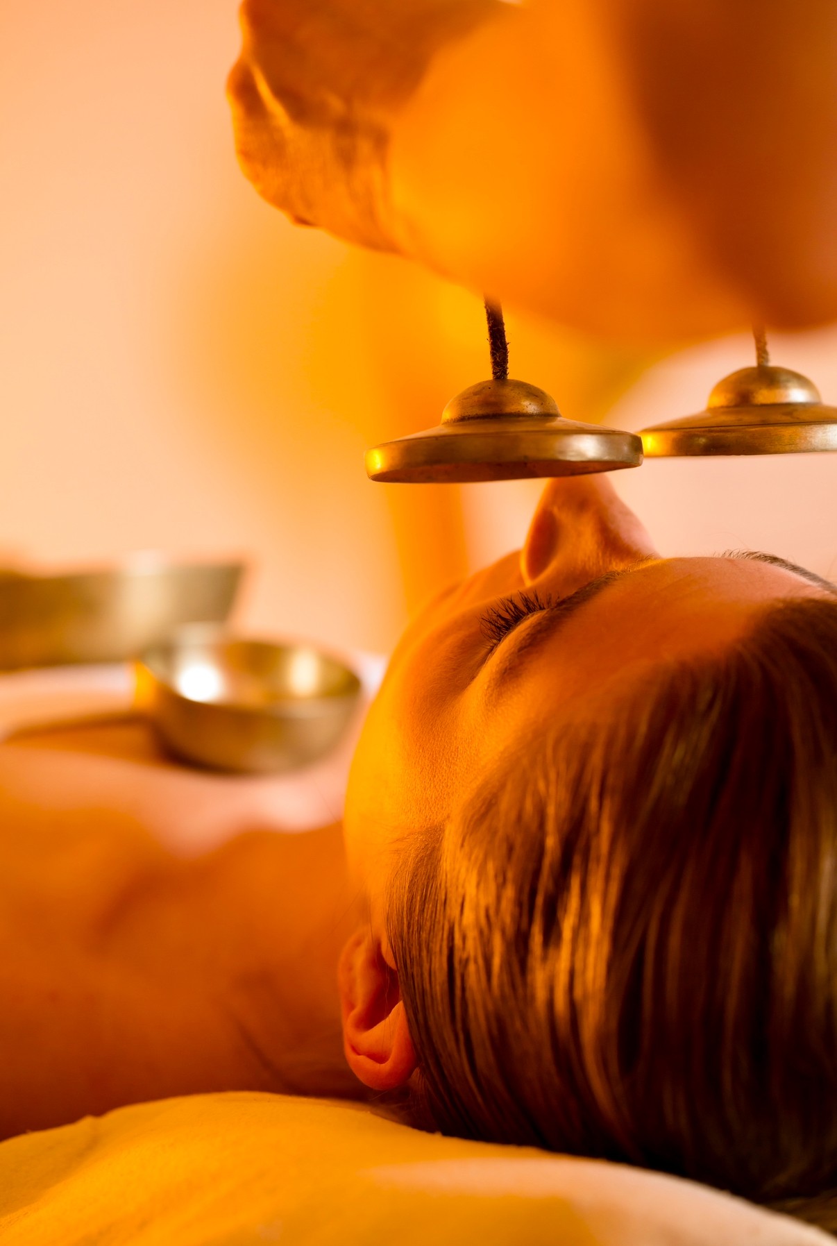 Massage du dos accompagné des bols tibétains aux Quatre Coins du Monde