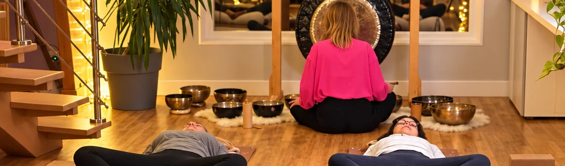 Voyage sonore en groupe devant le gong planétaire, atelier collectif à Bonsecours